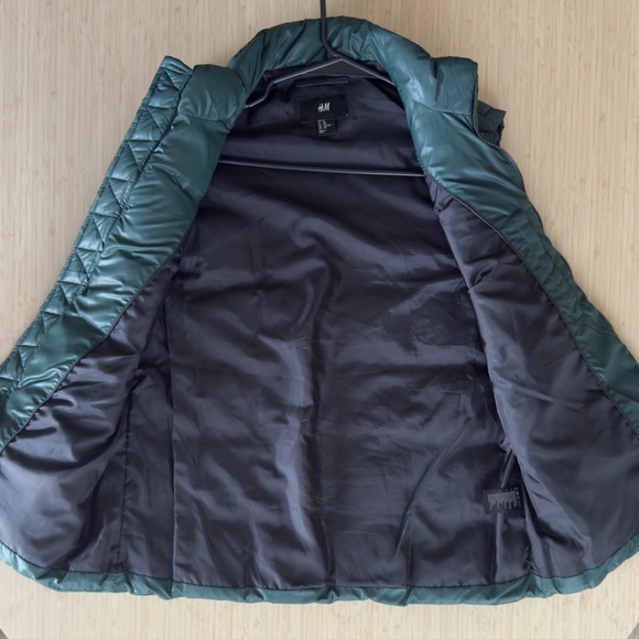H&M Puffy Vest - size 42R - Picture 4 of 7